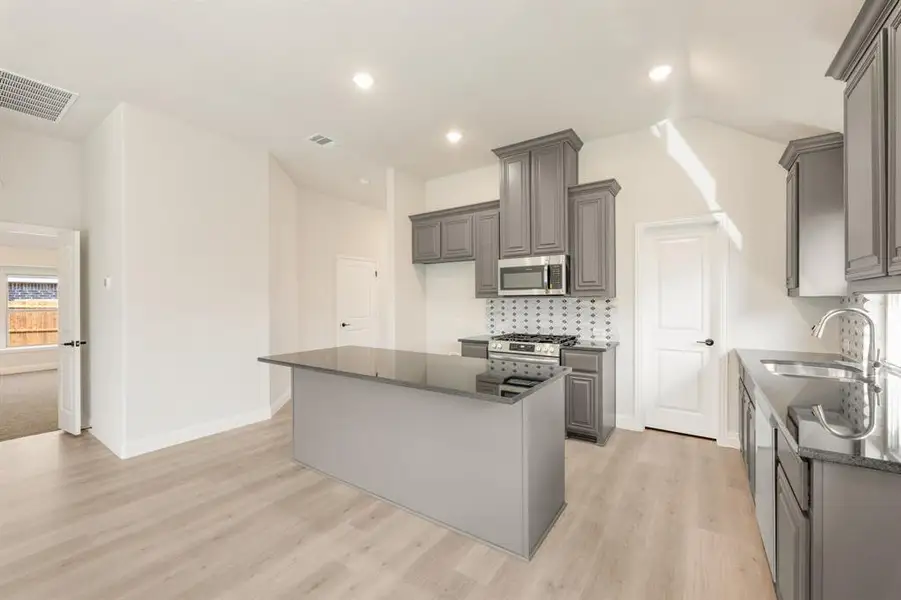 Furnished interior view inside a new home in Maplewood, Glenn Heights (Image 11).