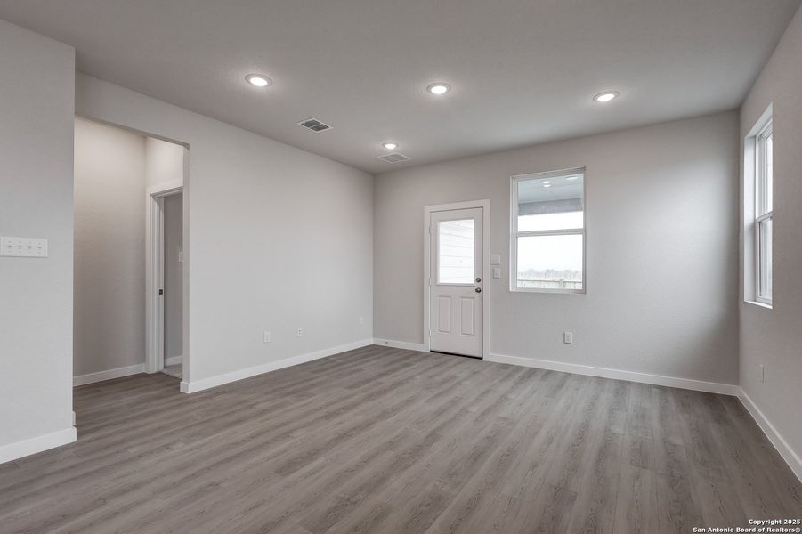 Spacious, unfurnished interior of a new home in Park Place, New Braunfels (Image 21). Spacious, unfurnished interior of a new home in Park Place, New Braunfels (Image 21).
