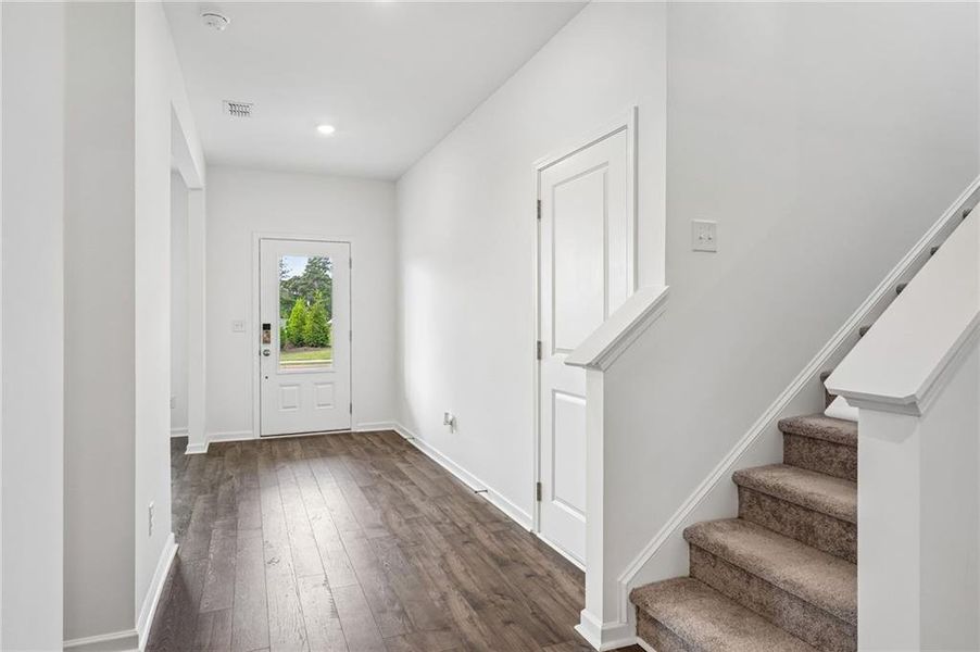 Spacious, unfurnished interior of a new home in Heritage River, Euharlee (Image 34). Spacious, unfurnished interior of a new home in Heritage River, Euharlee (Image 34).