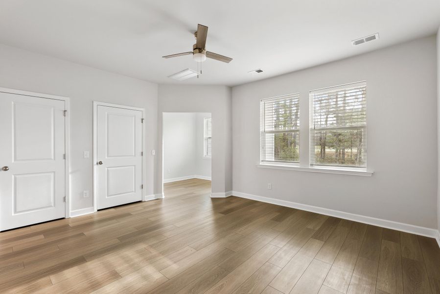 Spacious, unfurnished interior of a new home in , Summerville (Image 21).