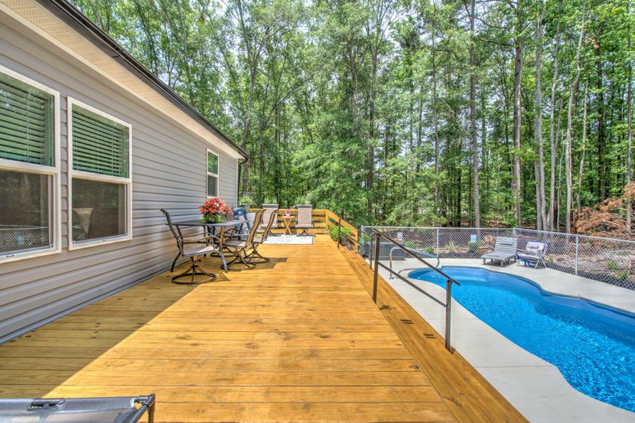 Exterior details and patio area of a home in , Summerton (Image 21).