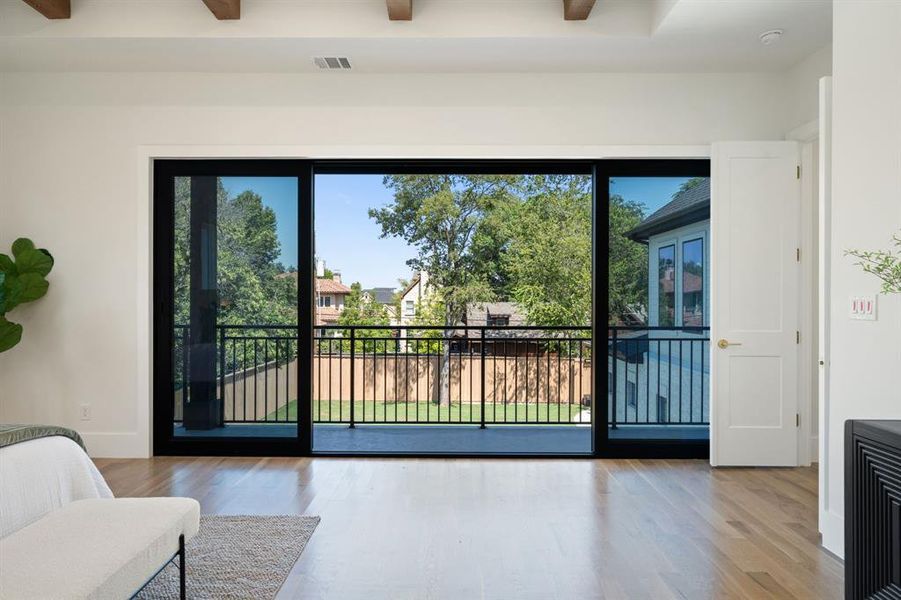 Exterior details and patio area of a home in , Dallas (Image 4).