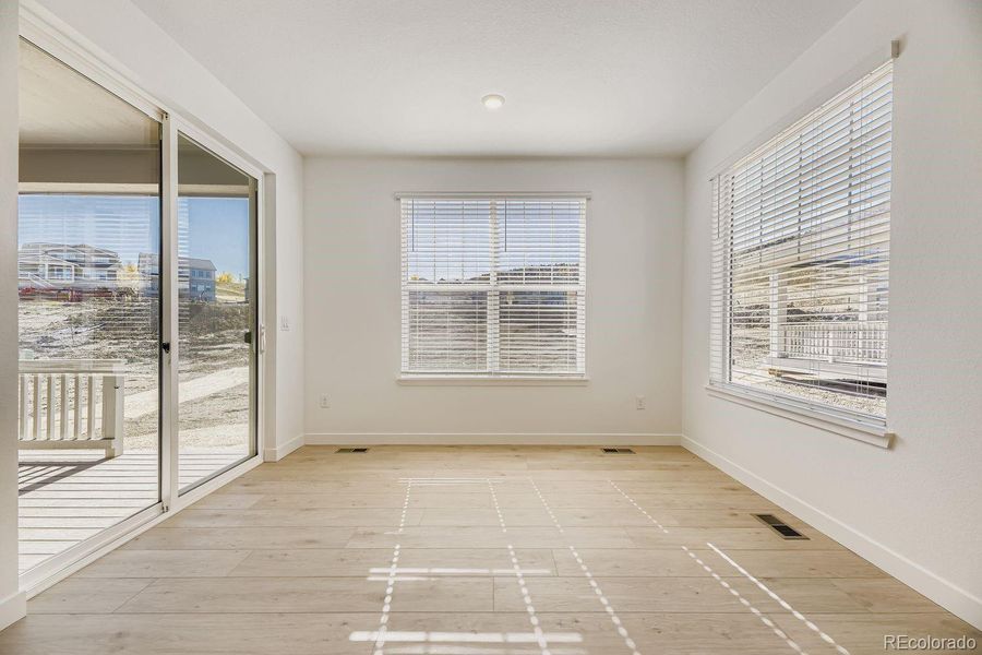 Spacious, unfurnished interior of a new home in Ken-Caryl Ranch: The Monarch Collection, Littleton (Image 10).