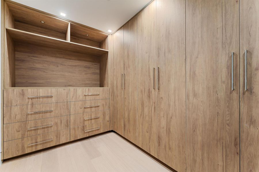 Spacious, unfurnished interior of a new home in , Jupiter Island (Image 22).