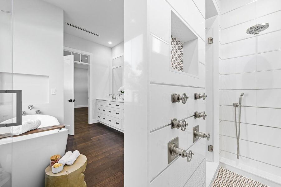 Furnished interior view inside a new home in , Palm Beach Gardens (Image 26).