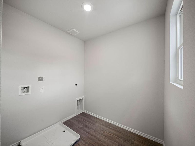 Spacious, unfurnished interior of a new home in Stoney Ridge, Hudson (Image 16).