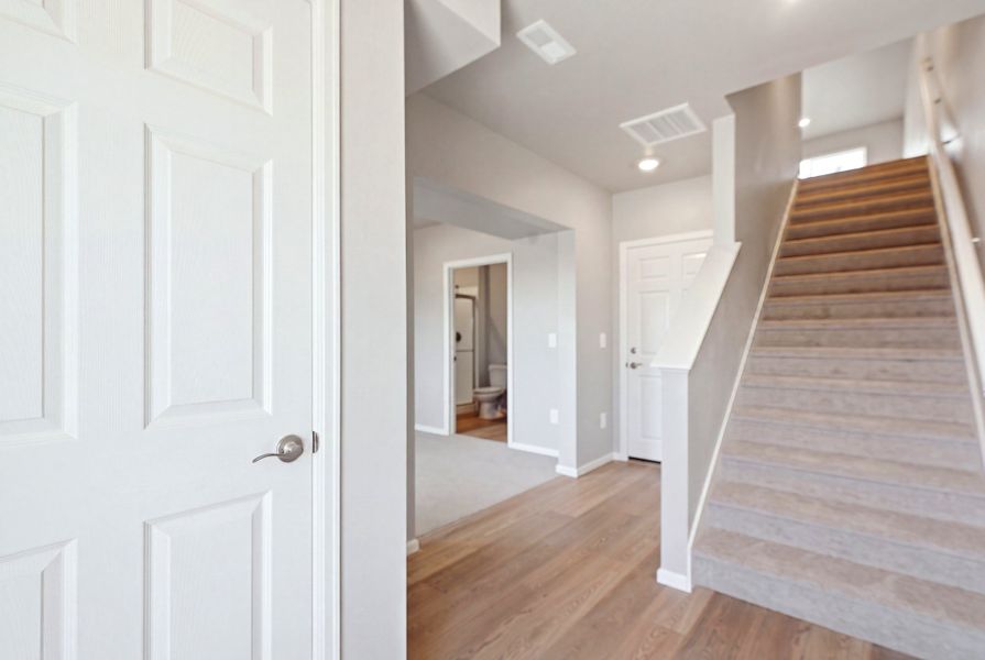 Spacious, unfurnished interior of a new home in Three Hills, Morrison (Image 11).