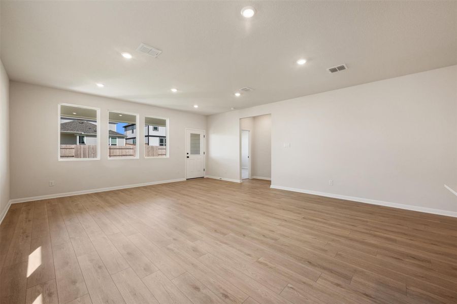Spacious, unfurnished interior of a new home in Patterson Ranch, Georgetown (Image 36).