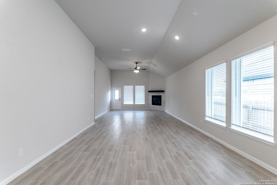 Spacious, unfurnished interior of a new home in Arcadia Ridge, San Antonio (Image 12).