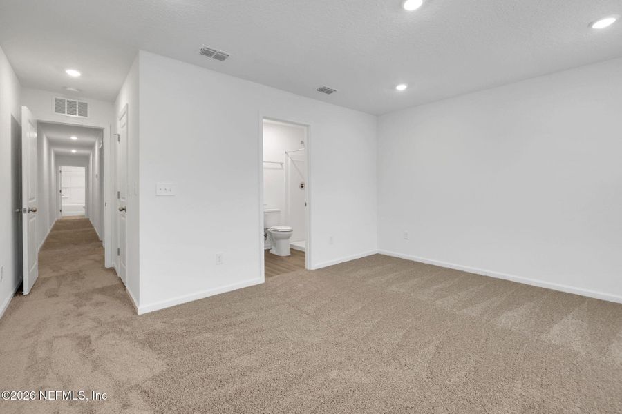 Spacious, unfurnished interior of a new home in Kasen Oaks, Jacksonville (Image 27).