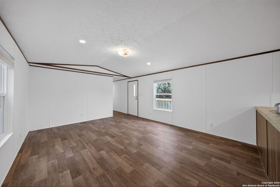 Spacious, unfurnished interior of a new home in , Bandera (Image 13).