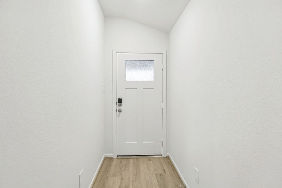 Spacious, unfurnished interior of a new home in , Conroe (Image 11).