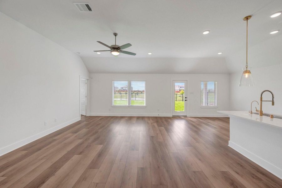 Spacious, unfurnished interior of a new home in Lago Mar, Santa Fe (Image 23). Spacious, unfurnished interior of a new home in Lago Mar, Santa Fe (Image 23).
