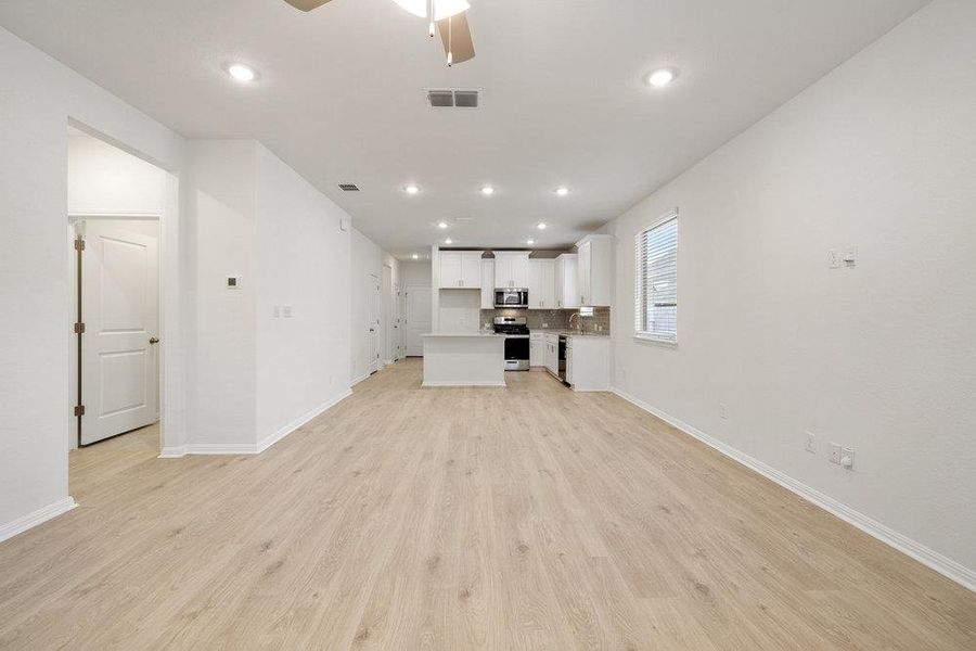 Spacious, unfurnished interior of a new home in Sage Hollow, Kyle (Image 5).