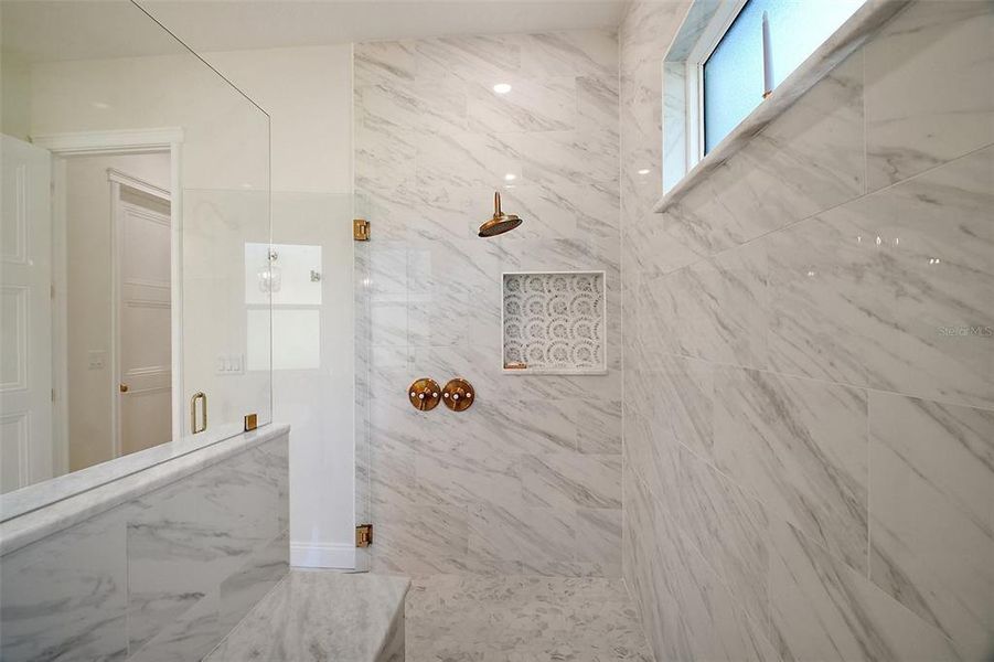 Spacious, unfurnished interior of a new home in , Deland (Image 21).