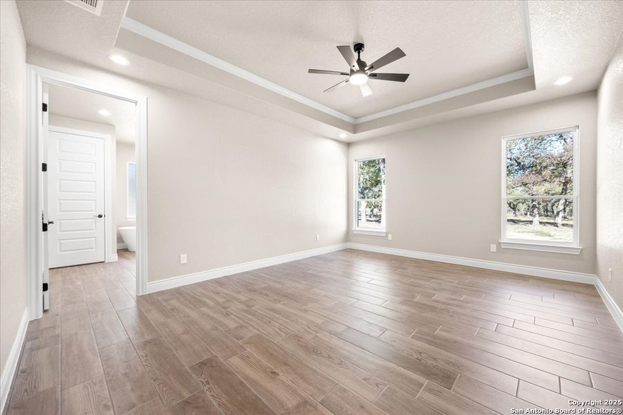 Spacious, unfurnished interior of a new home in , La Vernia (Image 34).