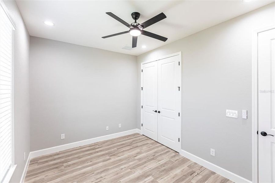 Spacious, unfurnished interior of a new home in , Cape Coral (Image 27).