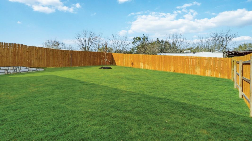 Exterior details and patio area of a home in Wayside, Uhland (Image 25).