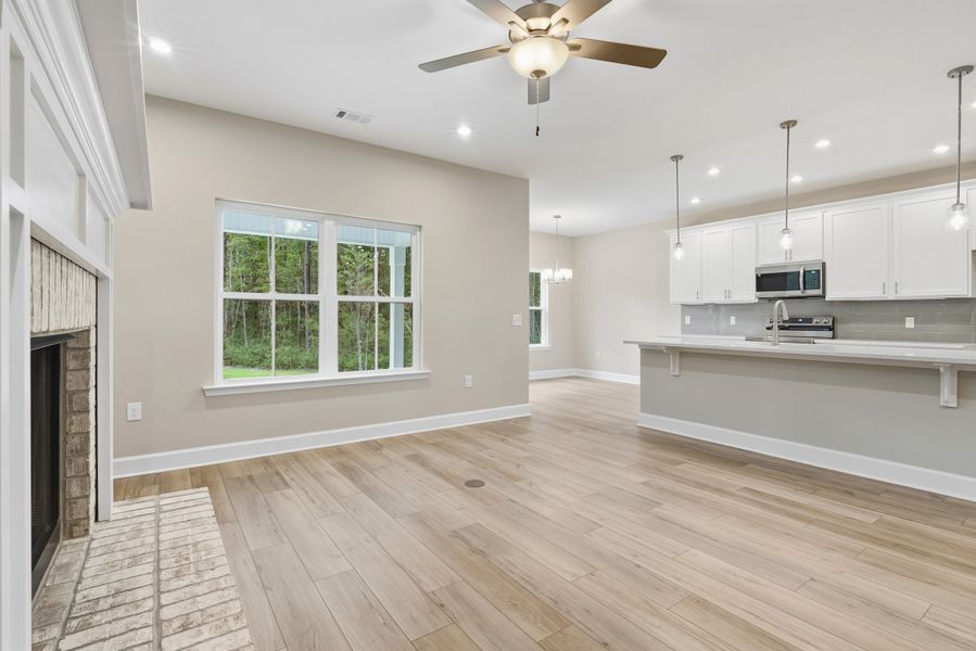 Representative unfurnished interior of a home built from the Harbor II by Ernest Homes in Wexford, Richmond Hill (Image 22).