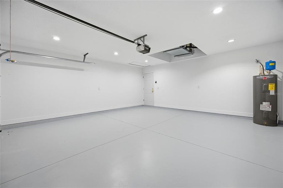 Spacious, unfurnished interior of a new home in , Ocala (Image 32).