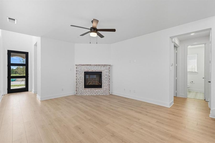 Spacious, unfurnished interior of a new home in Hillstead, Lavon (Image 27).