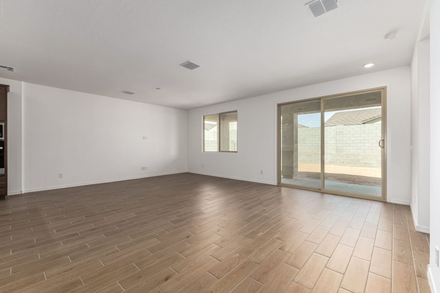 Spacious, unfurnished interior of a new home in Tierra Vistoso, Surprise (Image 10).