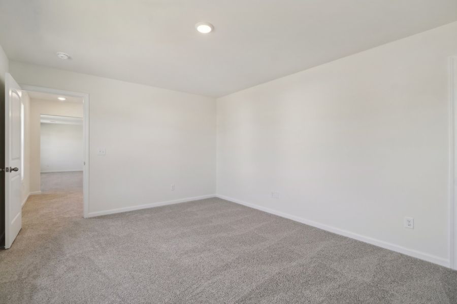 Spacious, unfurnished interior of a new home in Portrait Hills, Aiken (Image 11).