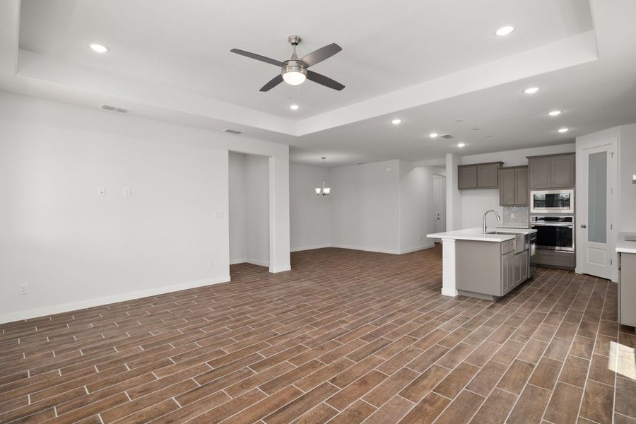 Spacious, unfurnished interior of a new home in Taylor Creek Village, Mcallen (Image 9). Spacious, unfurnished interior of a new home in Taylor Creek Village, Mcallen (Image 9).