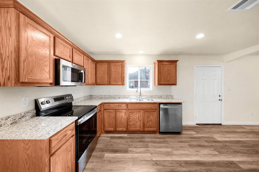 Furnished interior view inside a new home in , West Tawakoni (Image 10).