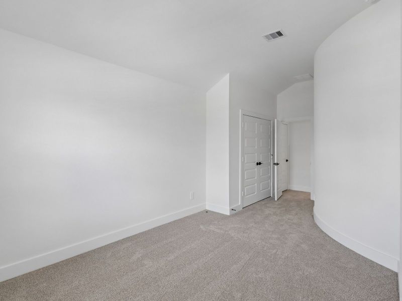 Spacious, unfurnished interior of a new home in Kingdom Heights, Rosenberg (Image 15).