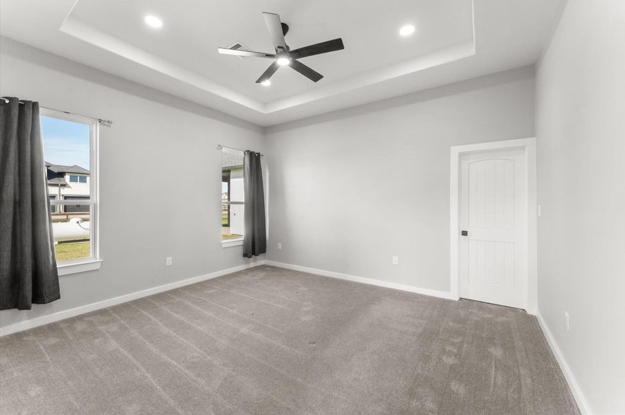 Spacious, unfurnished interior of a new home in , Rosharon (Image 32).