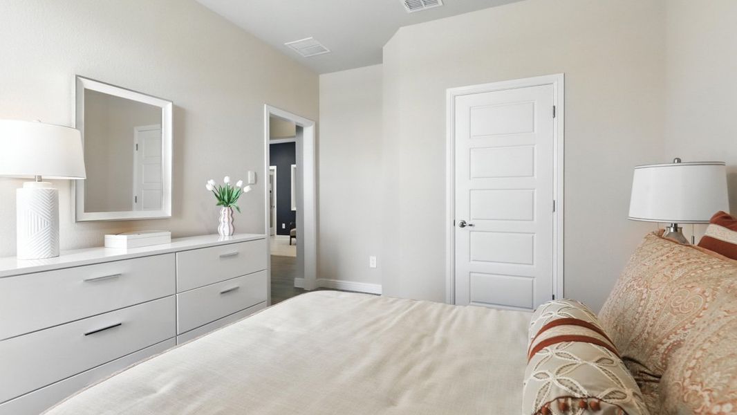 Furnished interior view inside a new home in Lakeview Pointe, Grand Prairie (Image 33).