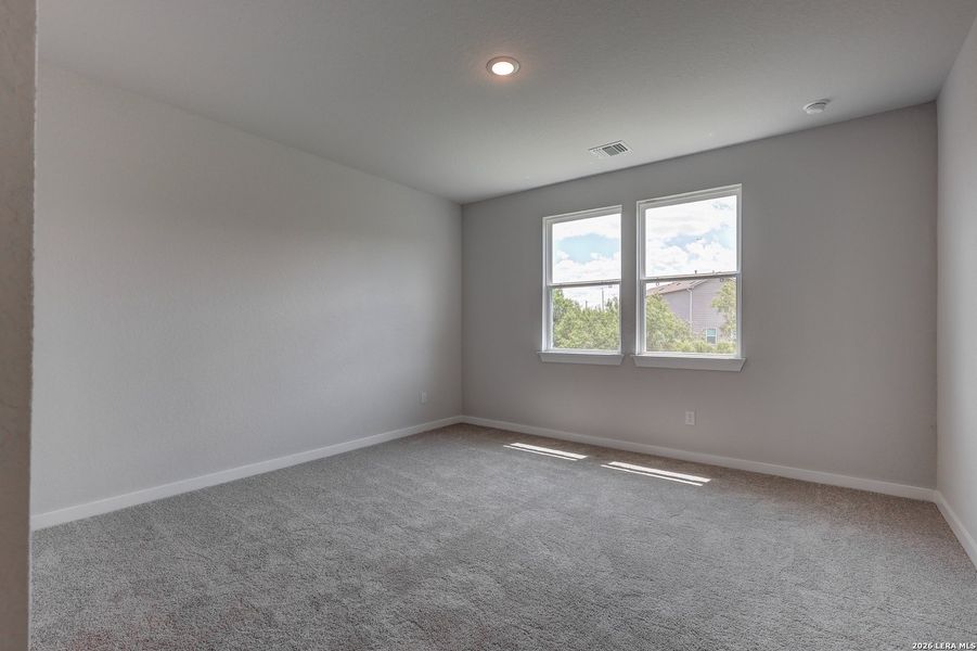 Spacious, unfurnished interior of a new home in Hiddenbrooke, Seguin (Image 18).