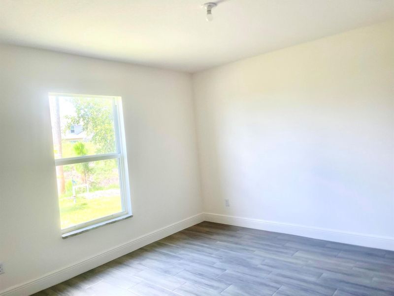 Spacious, unfurnished interior of a new home in , Palm Bay (Image 8).