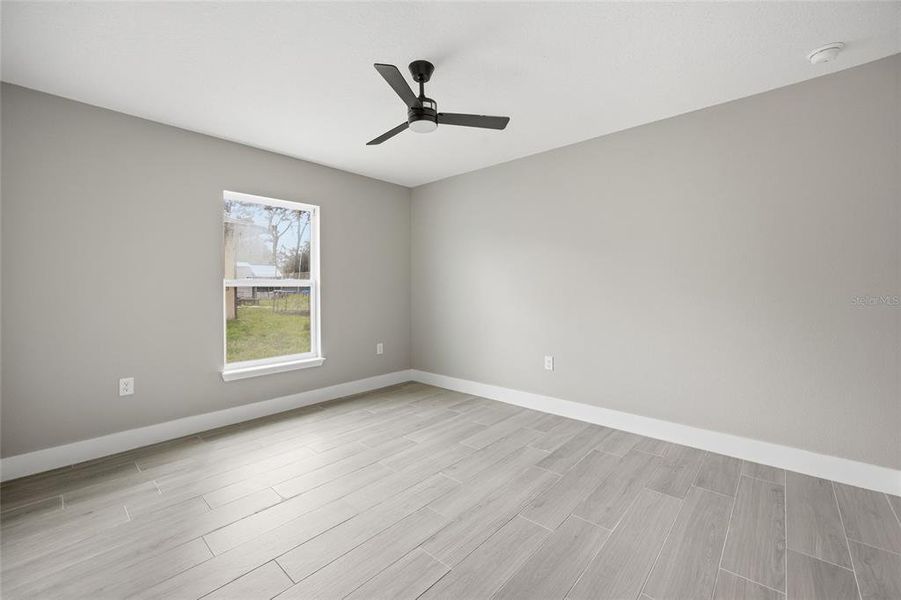 Spacious, unfurnished interior of a new home in , Citrus Springs (Image 14).