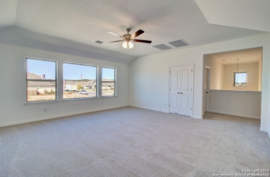 Spacious, unfurnished interior of a new home in Meyer Ranch – Premier, New Braunfels (Image 17).