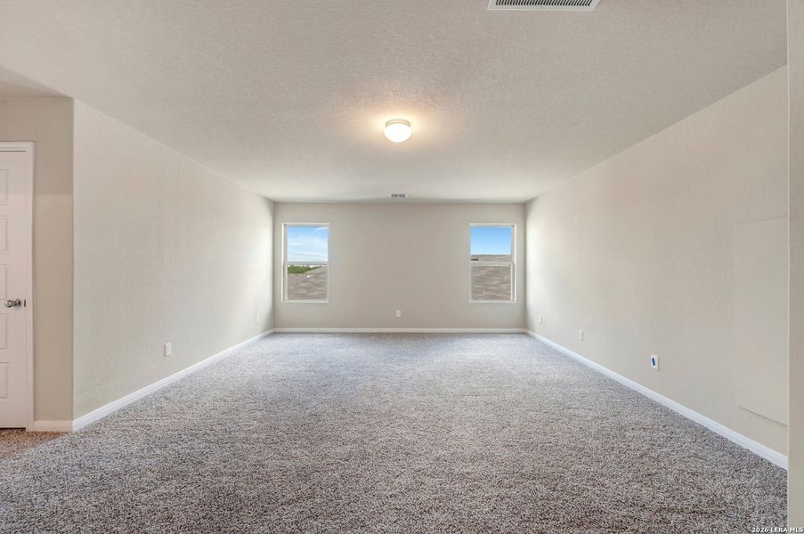 Spacious, unfurnished interior of a new home in Agave, San Antonio (Image 20).