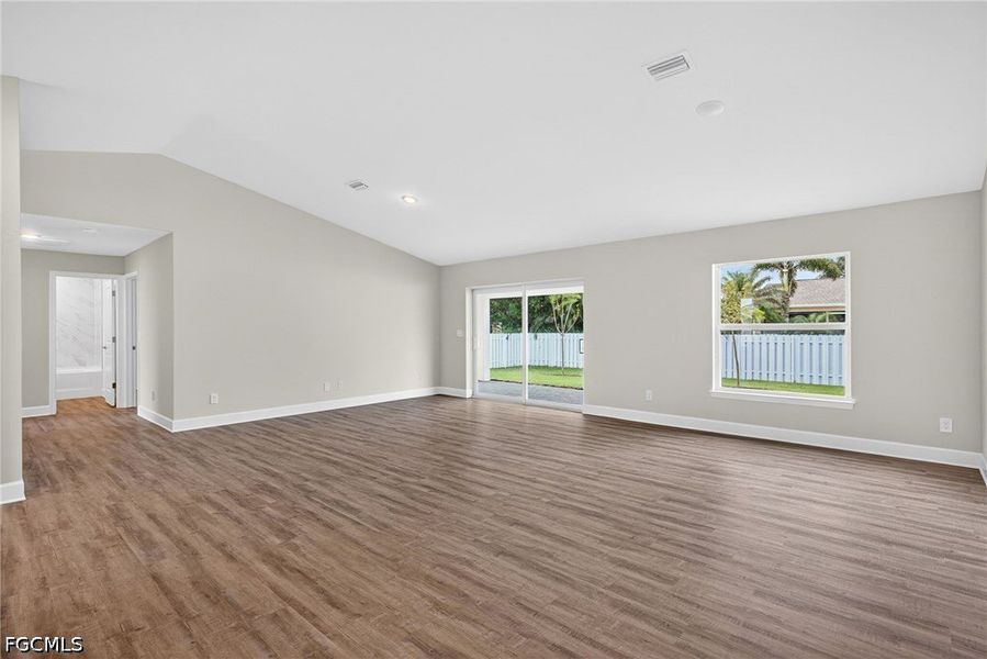 Spacious, unfurnished interior of a new home in Cape Coral, Cape Coral (Image 26).