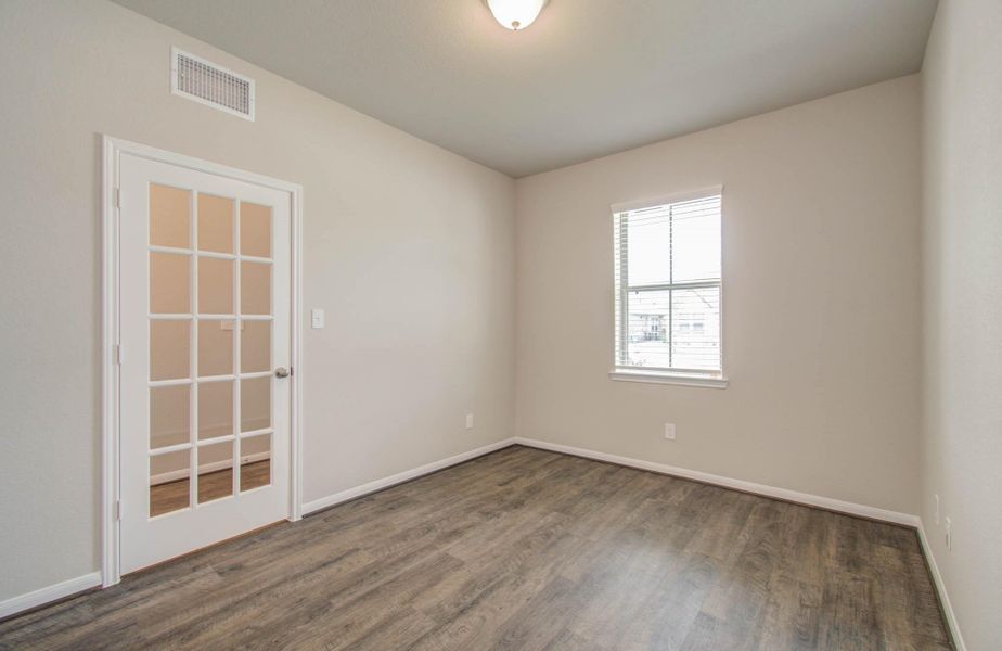 Spacious, unfurnished interior of a new home in Legends Bay, Baytown (Image 15).