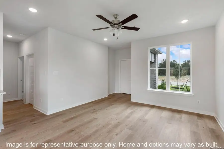 Spacious, unfurnished interior of a new home in Arroyo Ranch, Seguin (Image 4).