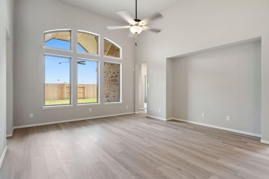 Spacious, unfurnished interior of a new home in The Meadows at Imperial Oaks 60', Conroe (Image 19). Spacious, unfurnished interior of a new home in The Meadows at Imperial Oaks 60', Conroe (Image 19).