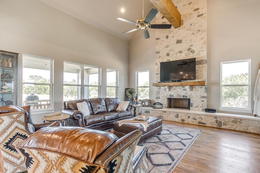 Representative furnished interior of a home built from the Rolling Wood by Trinity Classic Homes in Freeman Ranch, Weatherford (Image 11).
