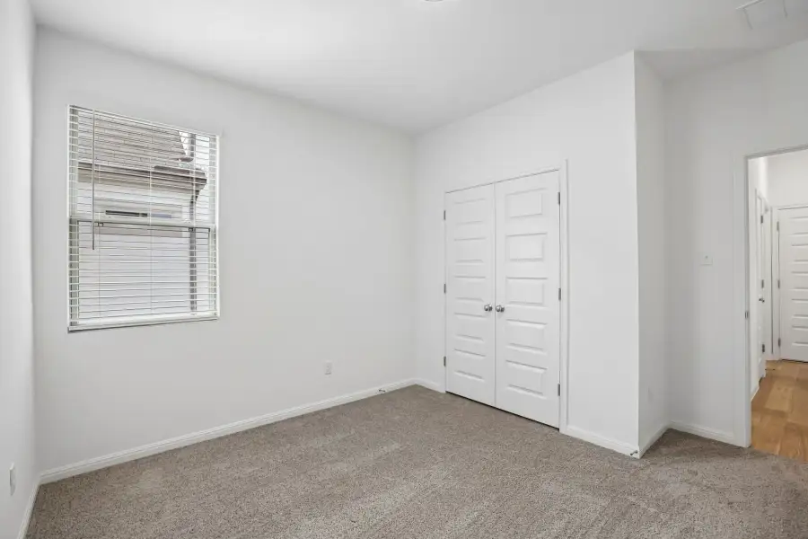 Spacious, unfurnished interior of a new home in Trinity Ranch, Elgin (Image 27).