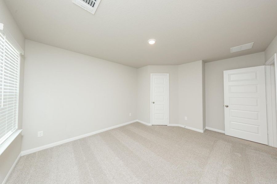 Spacious, unfurnished interior of a new home in Cliffstone Hills, Conroe (Image 18).