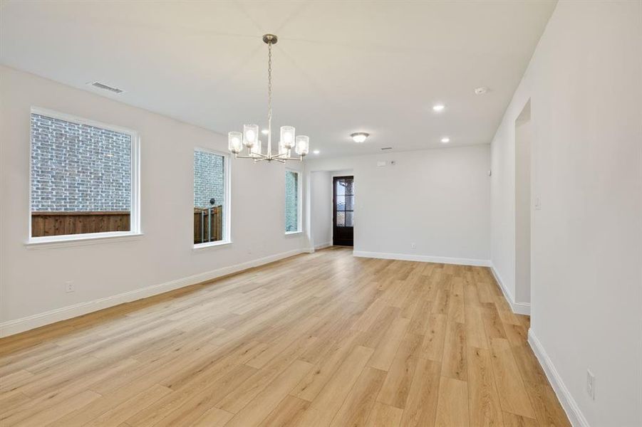 Spacious, unfurnished interior of a new home in Creekside, Royse City (Image 9).
