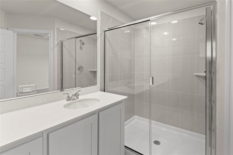 21. 4006 Avion - Closet