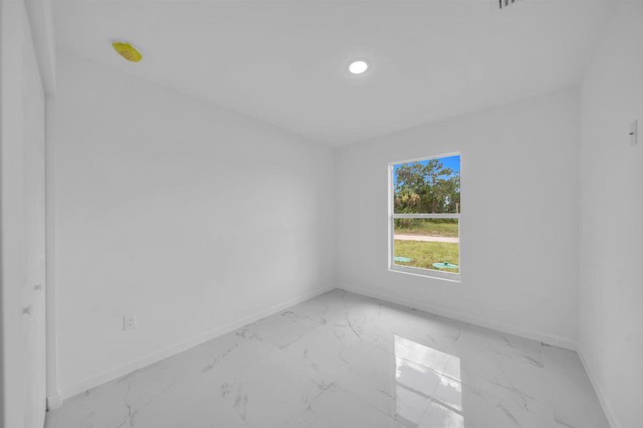 Spacious, unfurnished interior of a new home in , Lehigh Acres (Image 24).
