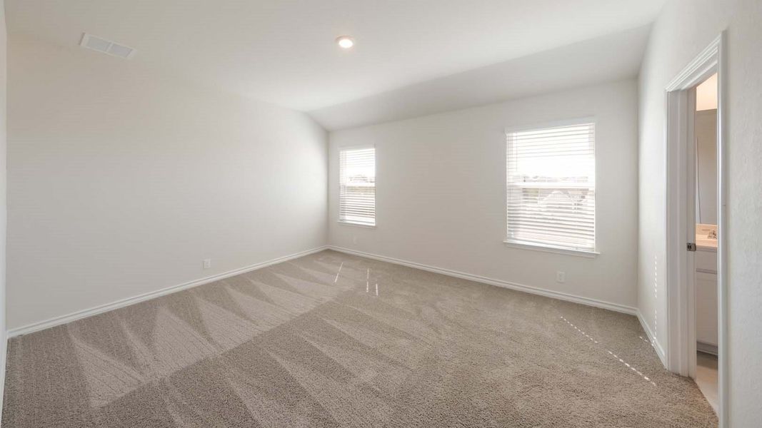 Spacious, unfurnished interior of a new home in Tamarron, Fulshear (Image 10).