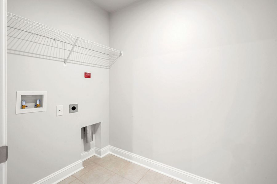 Spacious, unfurnished interior of a new home in Waterways, Richmond Hill (Image 26).