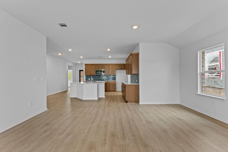 Spacious, unfurnished interior of a new home in Bar W Ranch, Leander (Image 22).
